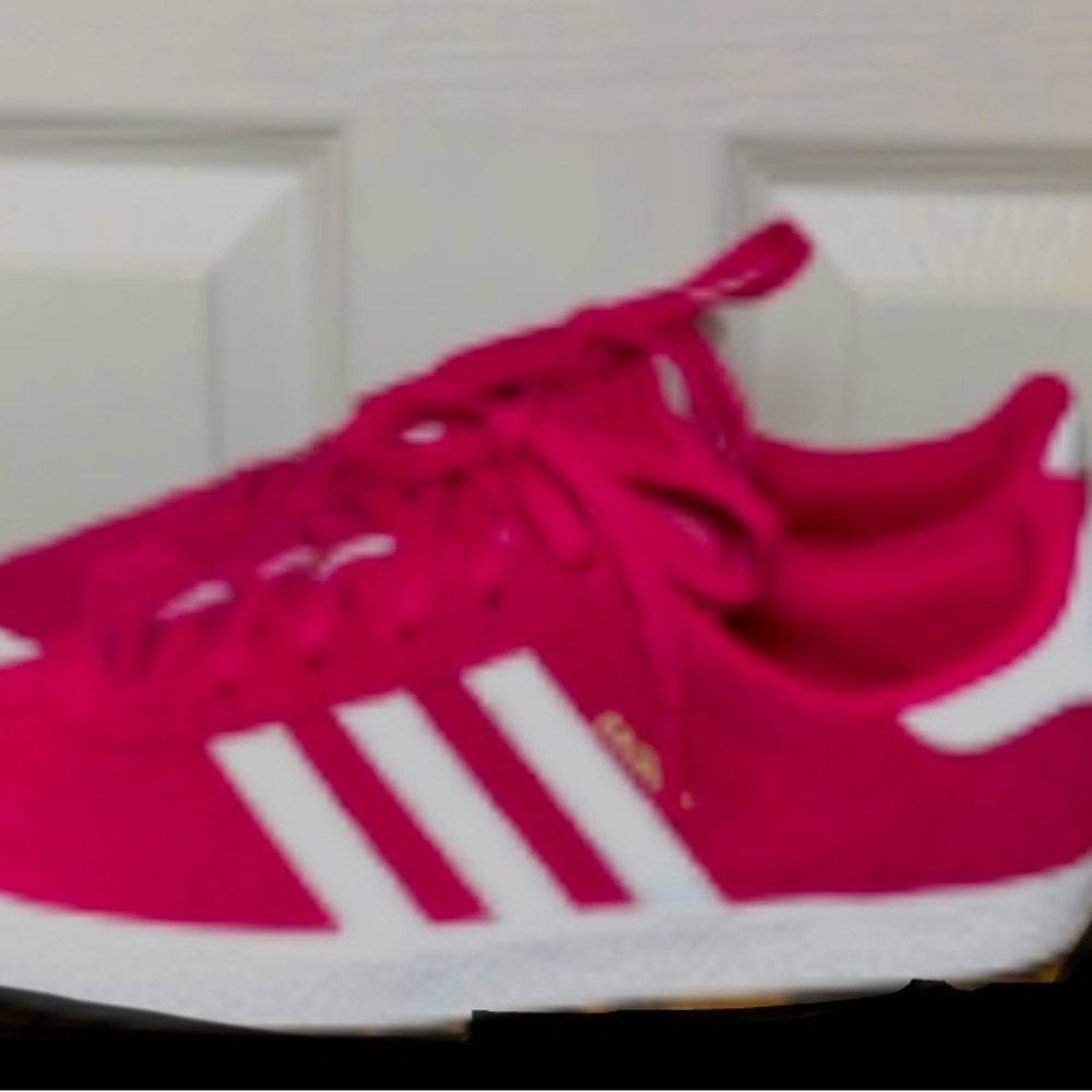Adidas Suede Pink sneakers Size 4.5